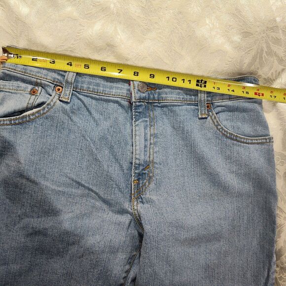 Levi's Jeans Womens 12M Lightwash 550 Relaxed Fit Bootcut Stretchy Midrise - Picture 8 of 11
